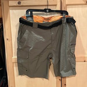 Field & Stream Men’s shorts Bedrock. Slightly olive/brown colored. Size XL